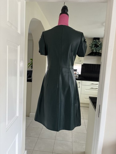 🩶SOSANDAR .. fabelhaftes dunkelgrünes Kurzarm Kunstleder Kleid Gr. 10🩶 - Bild 8 von 8