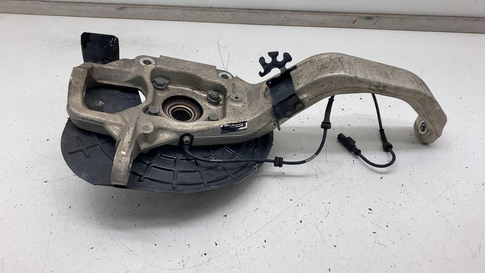 ⭕ 2017-2022 Maserati Levante Front Passenger Spindle Knuckle Right AWD 670032052