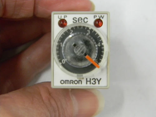New Omron Timer H3Y-2 DPDT 5 Second 200 Vac   D2