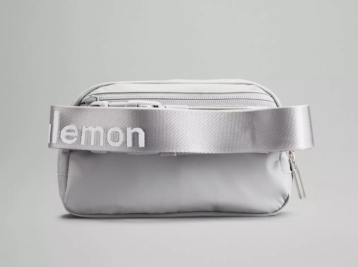 Lululemon Everywhere Belt Bag 1L - Grey/Silver Drop