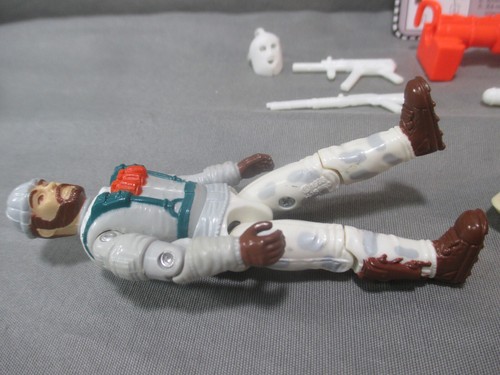 GI Joe FROSTBITE 3.75" Action Figure Complete Filecard Vintage 1993 Battle Corps - Picture 4 of 6