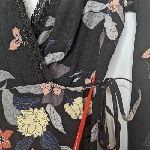 ASTR the label Long Sleeve Wrap Dress Black Floral Extra Small XS Open Back NWT - Picture 6 of 10