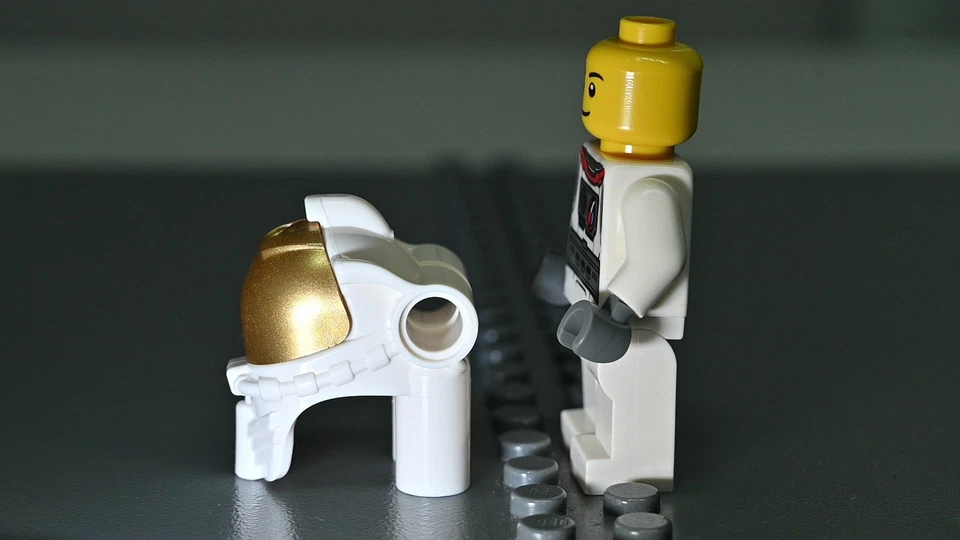 LEGO City Utility Shuttle Astronaut Minifigure - Image 3 of 4