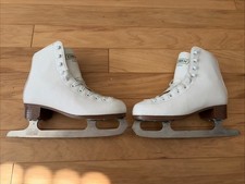 DBX Classic Women  s White Ice Skates Size 4 Figure Skating
