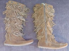 Minnetonka 1652 Five Layer Tall Moccasin Boot Suede Leather Fringe size 6 Zipper