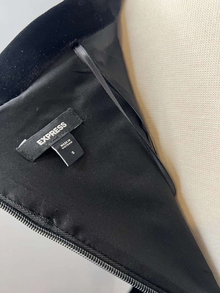 Blazer Express Negro Terciopelo Fuera del Hombro Doble Botonadura Top Talla Pequeña  Foto 4 de 4