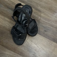 Born Women’s Leather Black size 9 Sandals Strap Around Ankle Crisscross Front