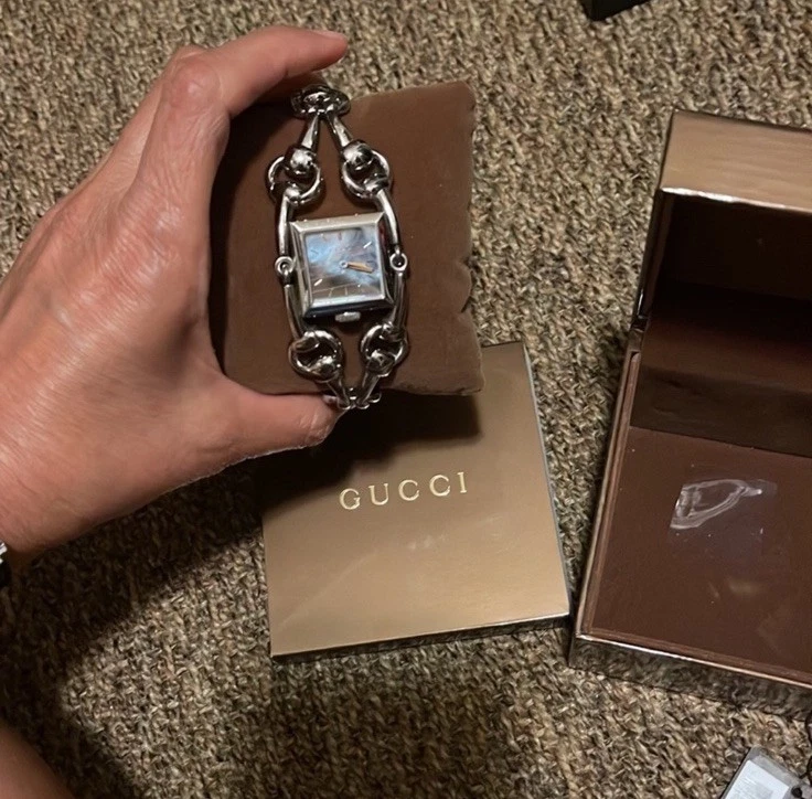 [Boite supérieure comme neuve] Montre GUCCI Signoria bleue 116,3 QZ JAPON