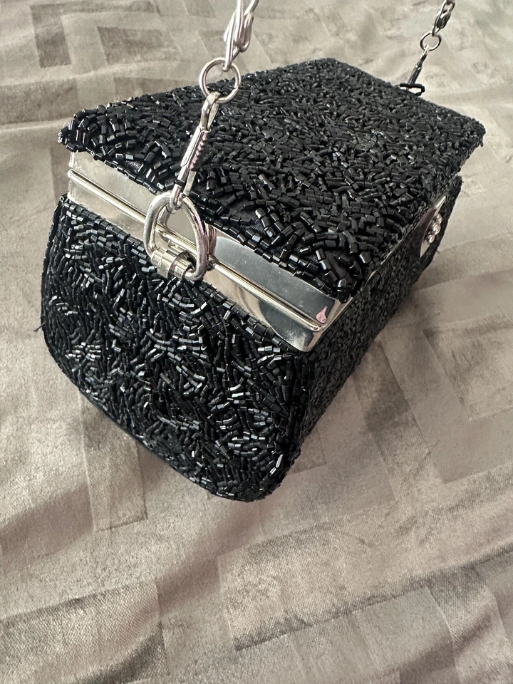Bolso clutch de noche con cuentas de colección negro estuche rígido cadena plateada espejo de estrás Foto 3 de 4