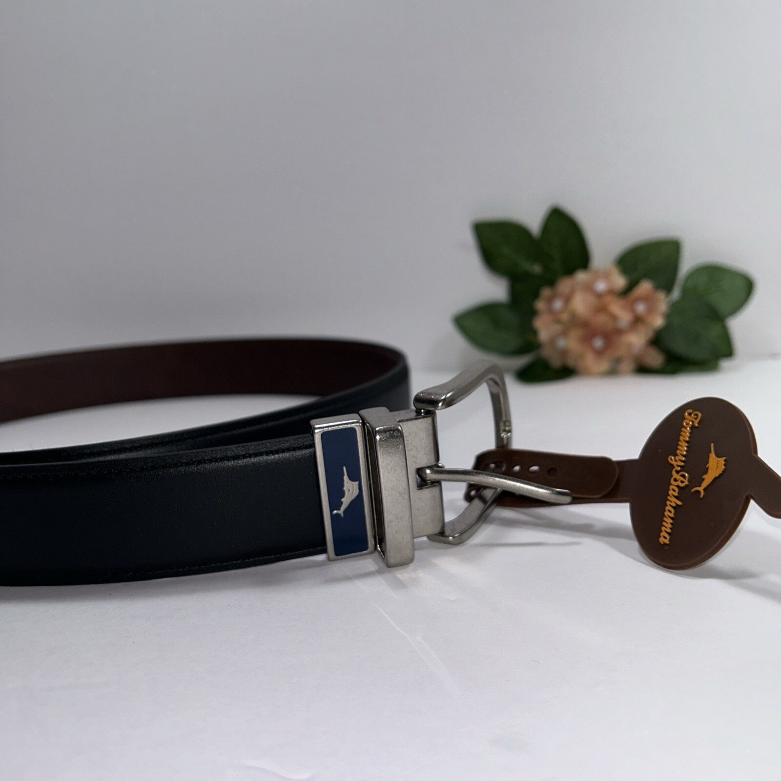 Tommy Bahama Men's Reversible Black/Brown Leather Belt 11TM020013 Large New