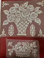 Antichi inserti a filet cm.41x35 e  cm28×15 per tende o cuscini. Due pezzi.