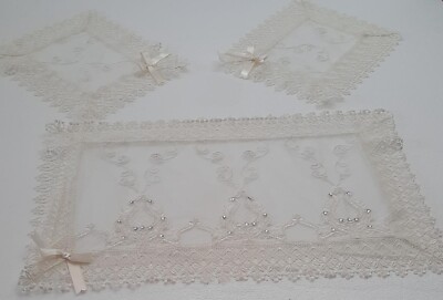 Centrini mit Randbearbeitung und Strass innen Handarbeit