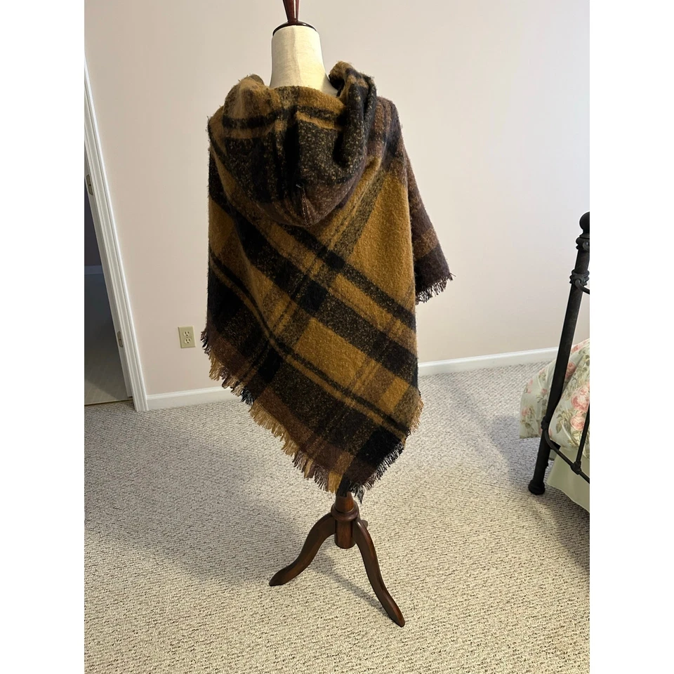 Capa/xale/envoltório marrom Nine West nova com etiquetas - Imagem 2 de 4