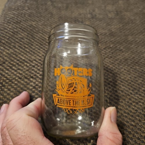  HOOTERS Restaurant ABOVE THE NEST OWL Basketball 16oz PINT GLASS