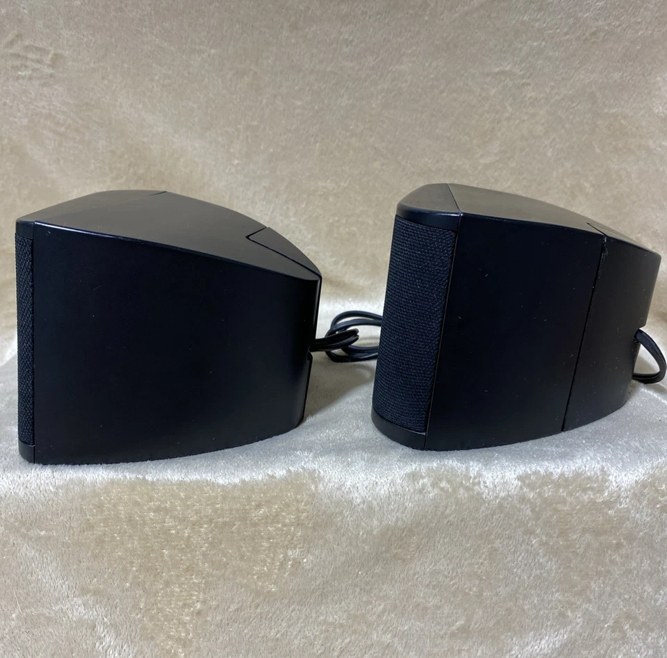 Un conjunto de sistemas de altavoces Bose Acoustimass 3 derecha e izquierda funciona muy bien Foto 4 de 4