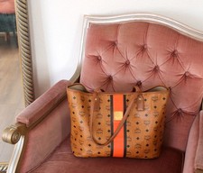 MCM Shopper Tasche Handtasche cognac braun gold orange schwarz Logo MEDIUM