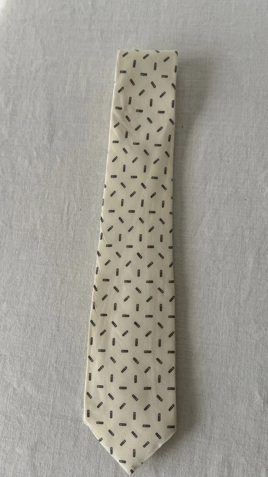 Corbata de seda vintage Pierre Balmain Paris para hombre diseño geométrico crema y gris Foto 3 de 4