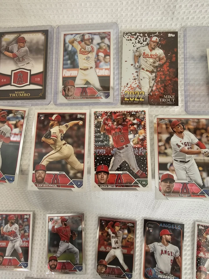 Lote de 20 tarjetas de béisbol Topps 2006-2024 Angels con novato Kendry Morales Foto 3 de 4