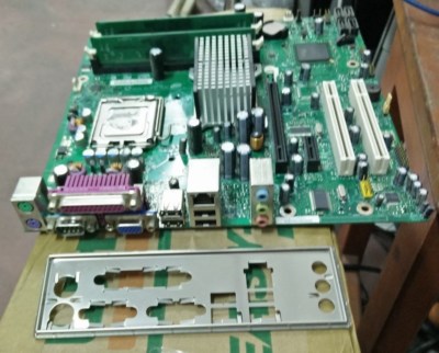Intel D946GZIS ATX LGA775 DDR2 Desktop Motherboard w/ 1GB Memory & I/O Plate