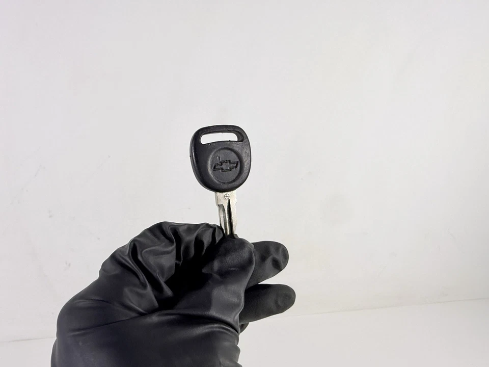 2008-2012 Chevrolet Malibu Ignition Lock Cylinder w/ 1 Key Assembly OEM 25912834 - Image 3 of 4