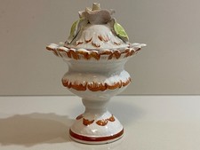 Vaso In Ceramica Smaltata Di Bassano Con Coperchio Decorato A Forma Di Fiore