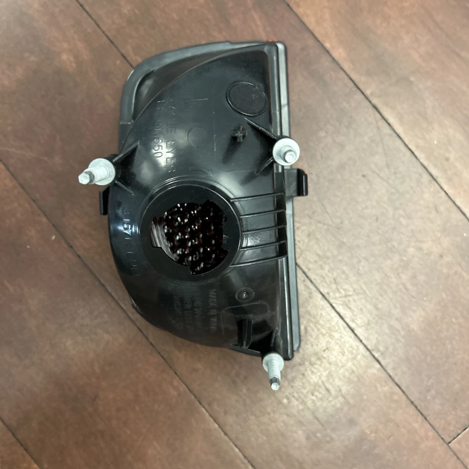 Luz trasera Eagle Eye 2010-2013 Chevy Camaro 2D lado del pasajero solamente - GM549-B100R Foto 4 de 4