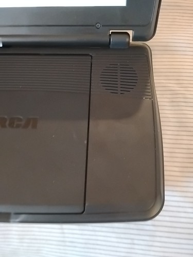 RCA DRC96090 Portable Digital Video DVD Player 9" LCD Tested Working With Case - Picture 3 of 13