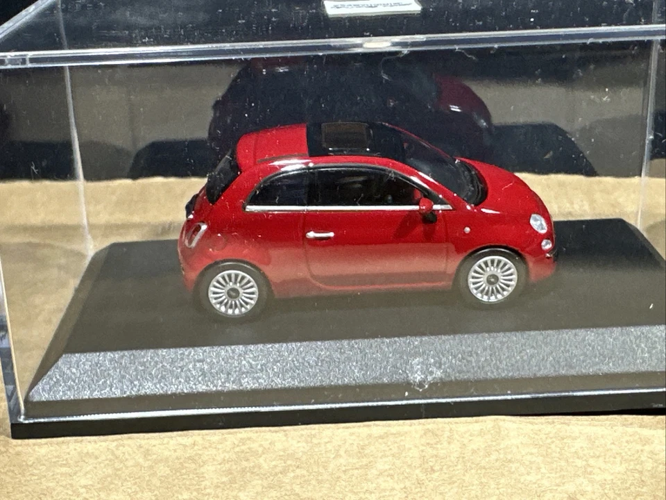 1:87 Fiat 500 Die-Cast Model Car Red Minichamps - Image 4 of 4