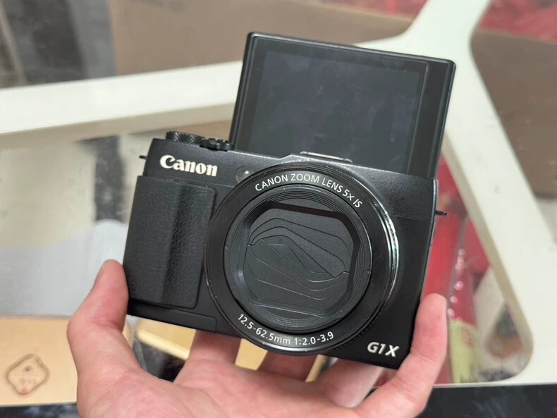Canon PowerShot G1 X Mark II 5x Zoom Touch Flip Screen Digital