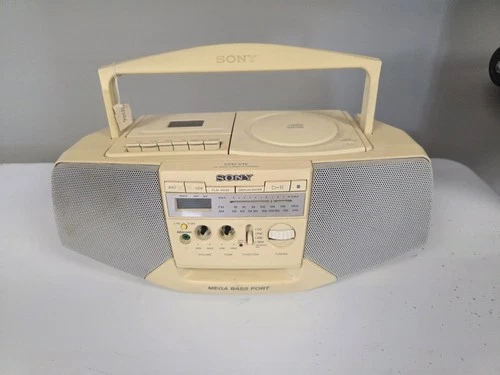 Vtg 1998 Sony CD Radio Cassette Recorder CFD-V15 Portable Cream