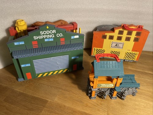 3 x Thomas & seine Freunde Take N Play ausklappbare Spielsets Sodor Versand Reparatur Diesel - Bild 1 von 14