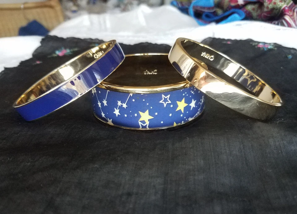 Juego de 3 Brazaletes Firmados CWONDER Christian Siriano Azul Amarillo Oro Tono Estrellas Pesado Foto 2 de 4