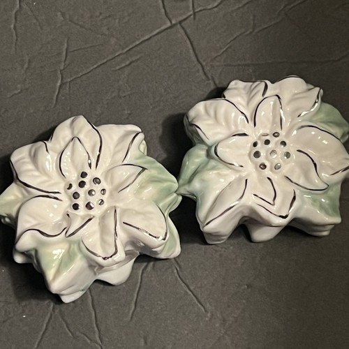 Vintage White Poinsettia Christmas Set Candy Dish With Salt & Pepper Shakers - Picture 8 of 18