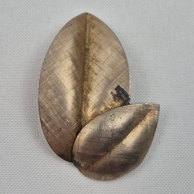 Vtg Napier Gold Tone Leaf Brooch Textured Double Leaf Pin Signed Nature Jewelry