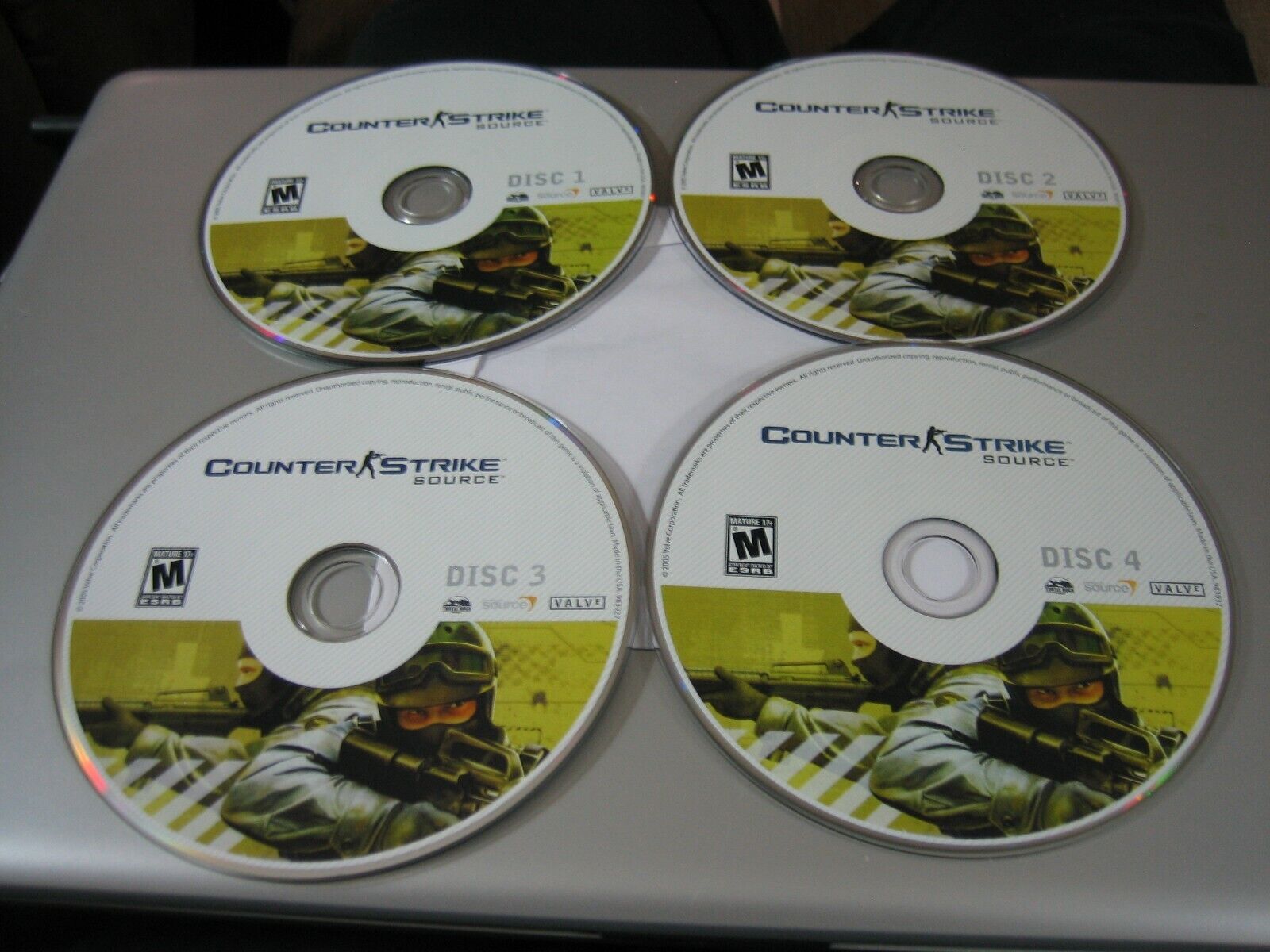 Counter Strike Source PC Game w/ Half Life 2: Deathmatch 4 Discs  14633098396