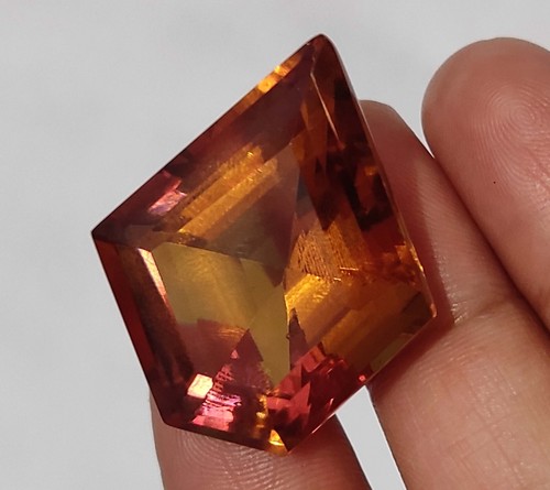 Zultanite Naturale 63,10 Ct Cambia Colore Unica Forma Fantasia Pietra Preziosa Sciolta - Foto 1 di 12