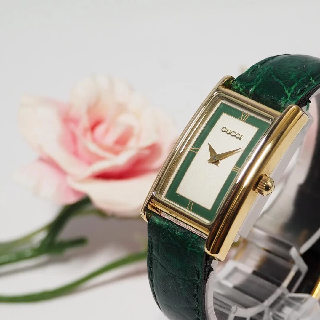 Montre femme Gucci ceinture carrée cuir or C847