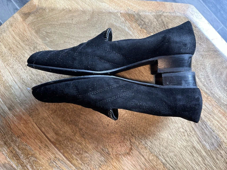 Stuart Weitzman Loafers  Black Suede Chain Accent Quilted Flat 7.5 - Image 3 of 4