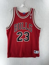 90s Chicago Bulls - Michael Jordan 23 - Champion - Vintage NBA Jersey 48 