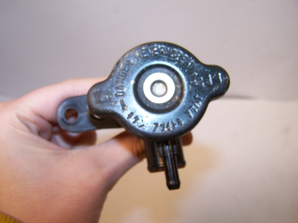 Hi-Ro KAWASAKI ZX600 RADIATOR CAP & FILLER FILL NECK 14075-1061 ZX 600 C