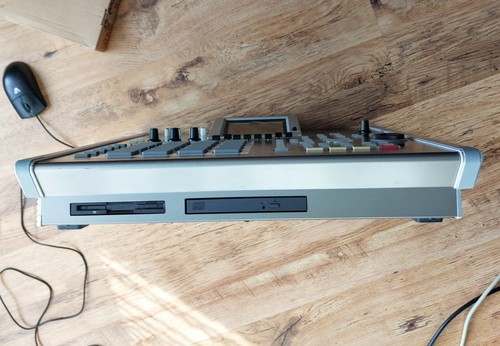 Roland MV-8000 Production Studio/Sampler with VGA board. Excellent Condition ! - Imagen 13 de 16