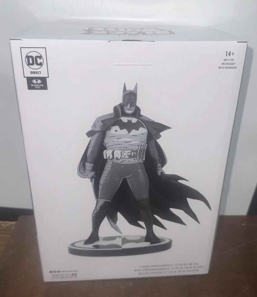 DC Mike Mignola Batman Black And White Statue - Image 3 of 4