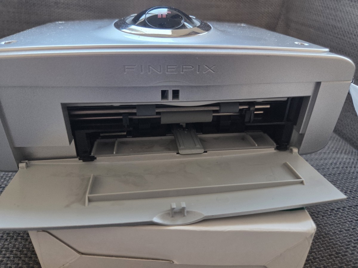 Fujifilm FinePix QS-7 Digital Photo Thermal Printer With Paper