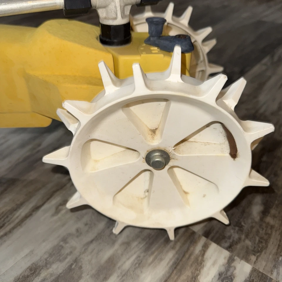 Tren de lluvia tractor agua césped viaje aspersor resistente hierro fundido amarillo Foto 4 de 4