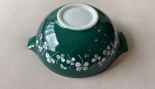 JAJ Pyrex bowl in green clover pattern