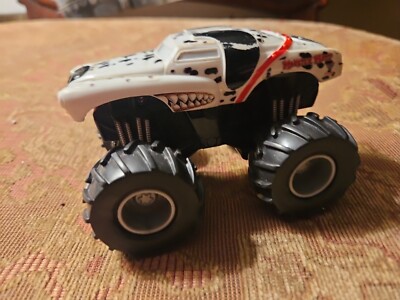 Hot Wheels Monster Jam Monster Mutt Dalmation 1:64 Diecast Monster Truck Tongue