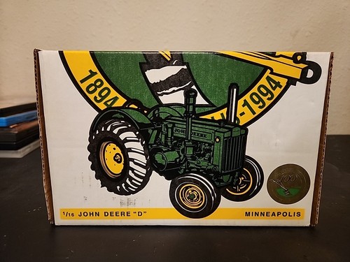 1994 Ertl 1/16 John Deere 100 Years Model D Tractor , Diecast #5817TA - Picture 2 of 10
