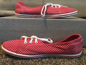 red polka dot vans