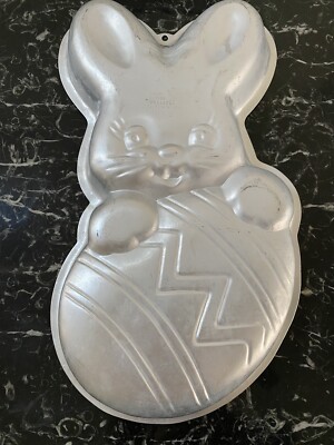 Wilton Peek-a-boo Bunny Easter Egg Cake Pan Mold 2105-4395 1992 Preowned A991