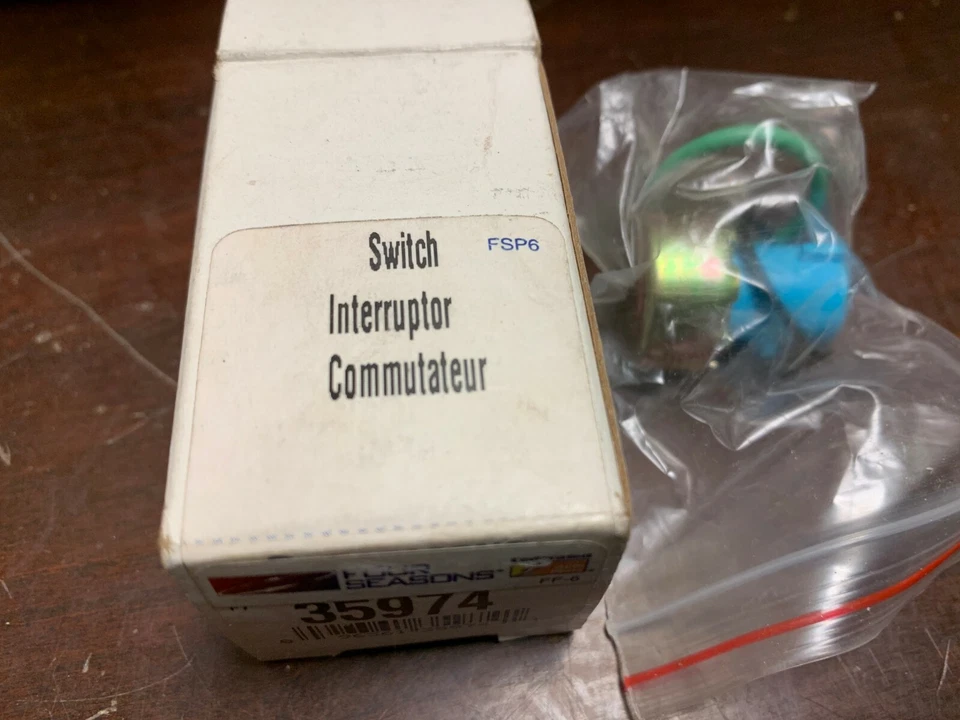 UN INTERRUPTOR DE CUATRO ESTACIONES GENUINO 35974  Foto 4 de 4